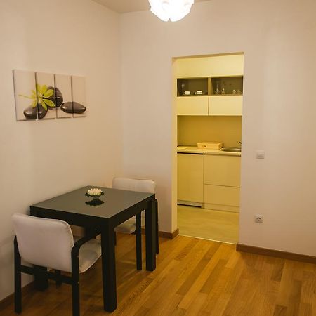 Maja Apartment Belgrado Buitenkant foto