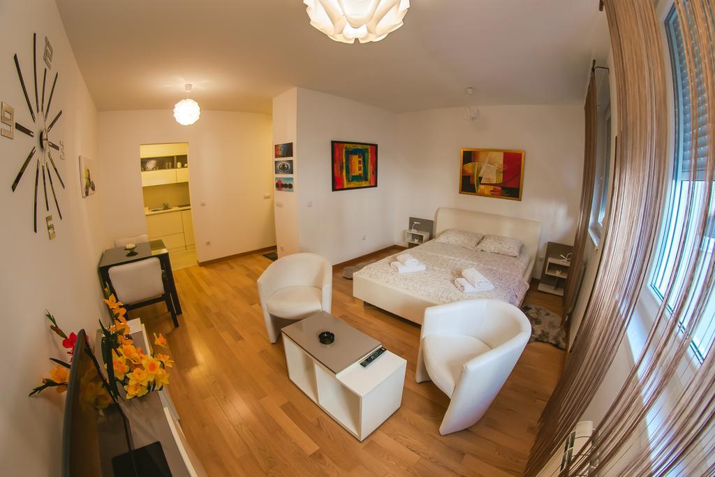 Maja Apartment Belgrado Buitenkant foto