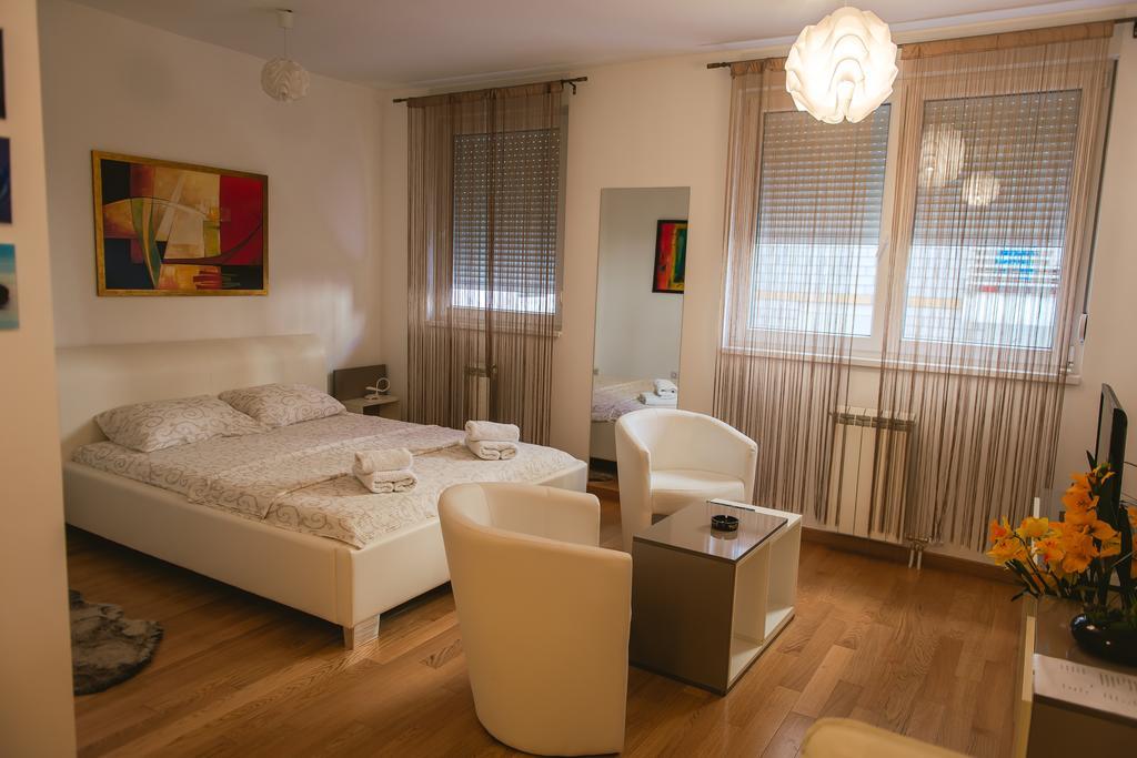 Maja Apartment Belgrado Buitenkant foto