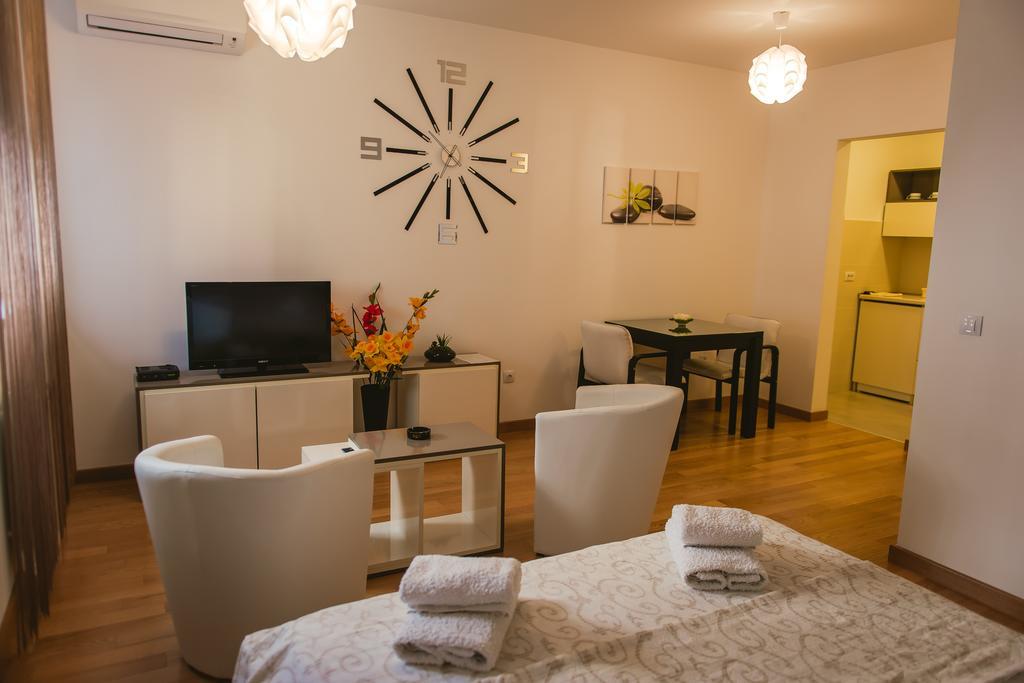 Maja Apartment Belgrado Buitenkant foto